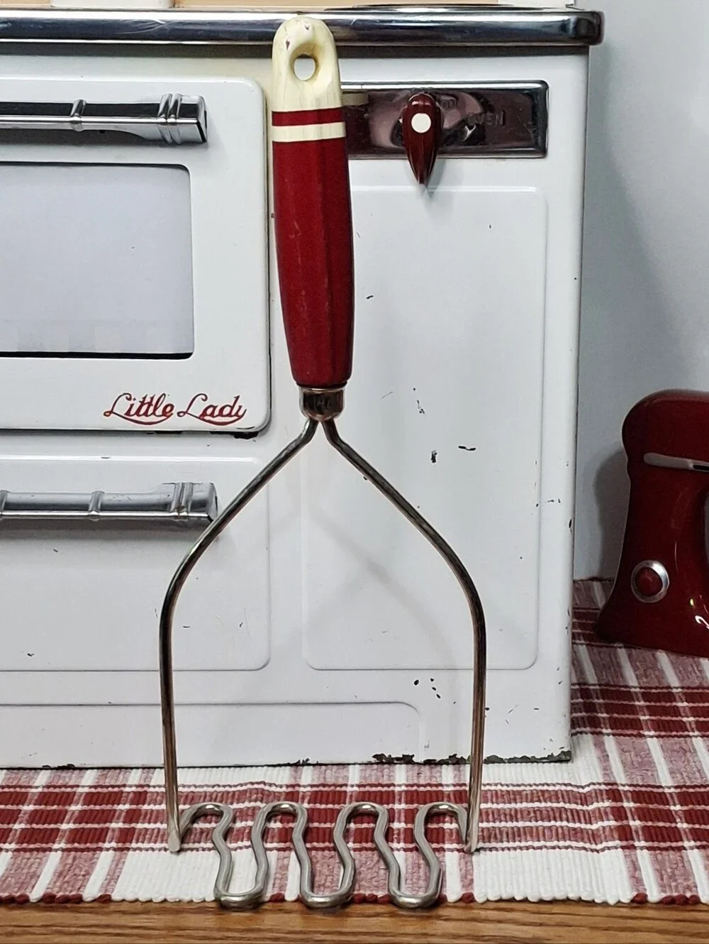 Vintage Red White Wavy Potato Masher Banded Striped Kitchen Collectible